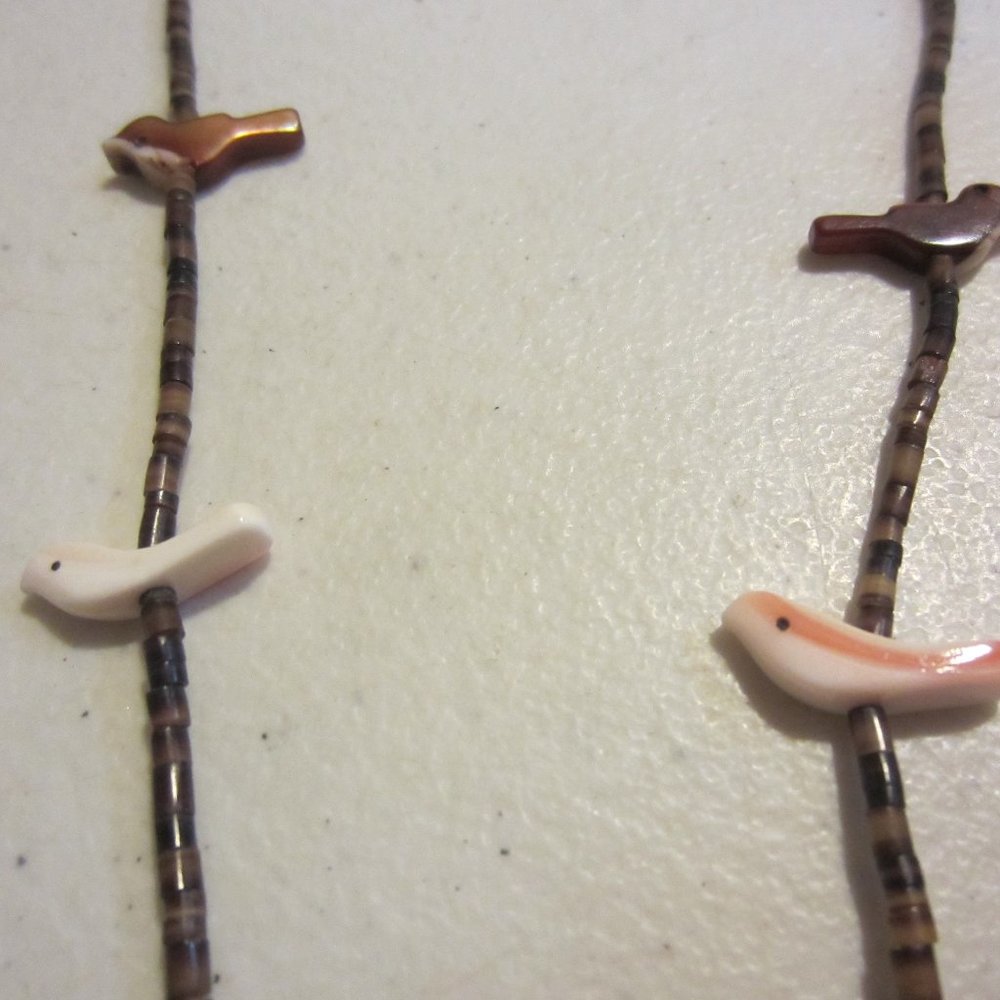 Heishi with carved stone animals necklace - Picture 3 of 6